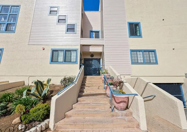 Homes for sale in Imperial Beach, CA | 270 Dahlia Ave, Imperial Beach, CA 91932