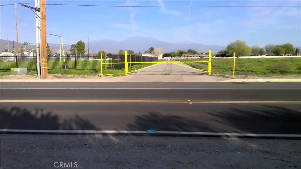 Photo 1 of Sale Pending at 2 N Lyon Ave, Hemet, CA 92543 | MLS# SW26025415 | Listing updated on 2026-10-28