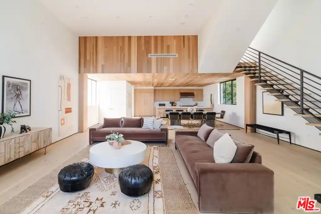 Townhouse for sale at 609 Broadway St, Venice, CA 90291 | MLS# 26633107