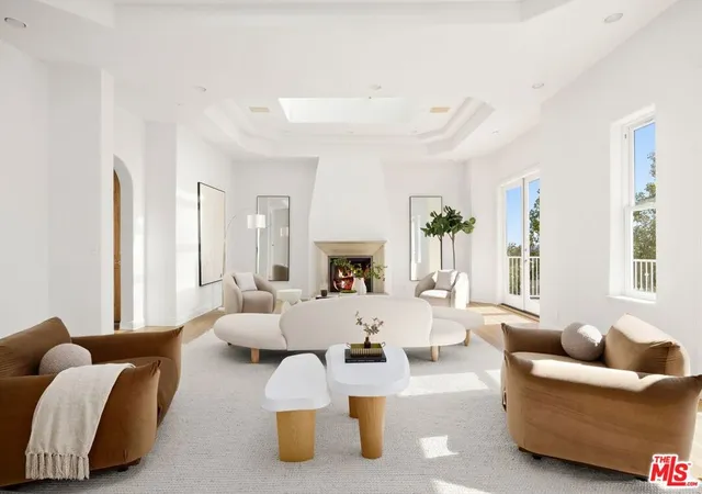 1st image of 1939 Stradella Rd, Los Angeles, CA 90077 | MLS# 26647551