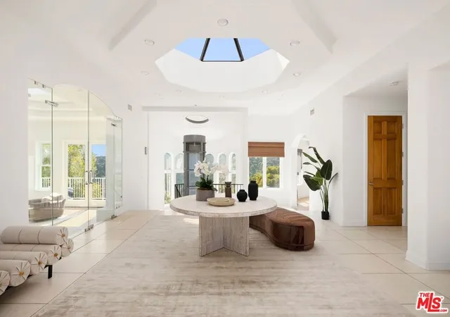 2nd image of 1939 Stradella Rd, Los Angeles, CA 90077 | MLS# 26647551