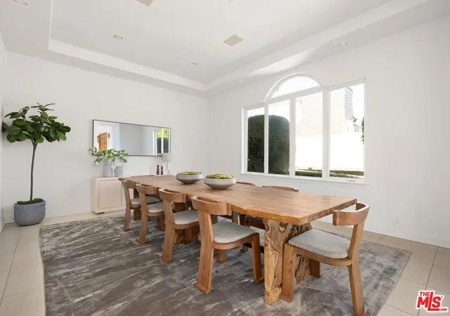 3rd image of 1939 Stradella Rd, Los Angeles, CA 90077 | MLS# 26647551