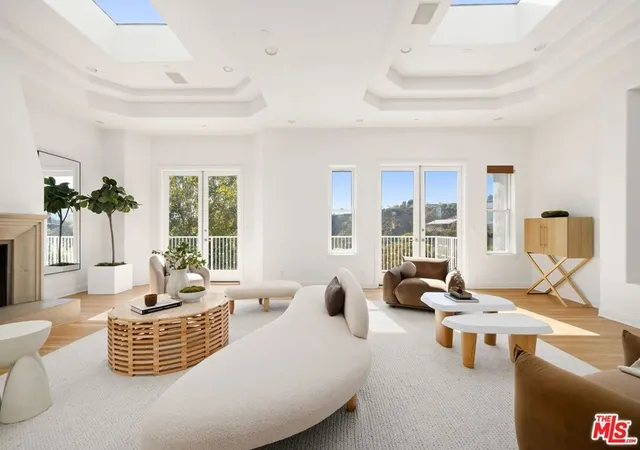 5th image of 1939 Stradella Rd, Los Angeles, CA 90077 | MLS# 26647551