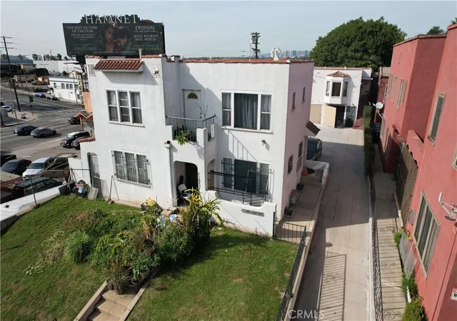 Photo 4 of House for sale at 1291 Queen Anne, Los Angeles, CA 90019 | MLS# OC26027318 | Listing updated on 2026-09-23