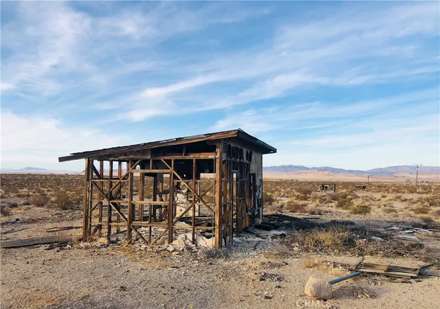 Homes for sale in 29 Palms, CA | 5 Pinto Mountain Rd, 29 Palms, CA 92277 | MLS# JT26027358