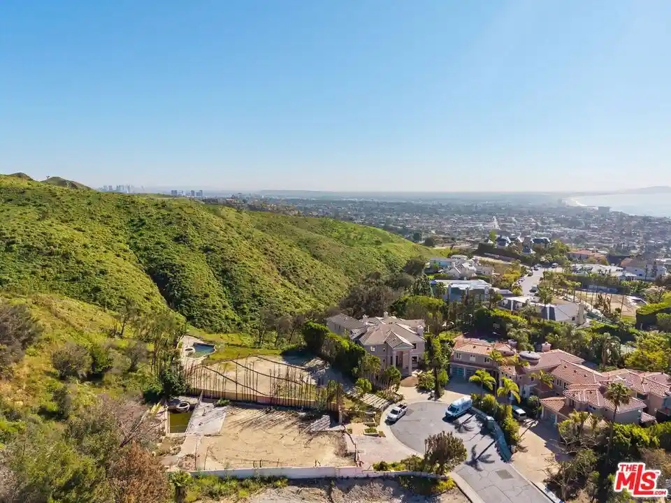 Photo 1 of Land for sale at 1433 Via Anita, Pacific Palisades, CA 90272 | MLS# 26648135 | Listing updated on 2026-10-19