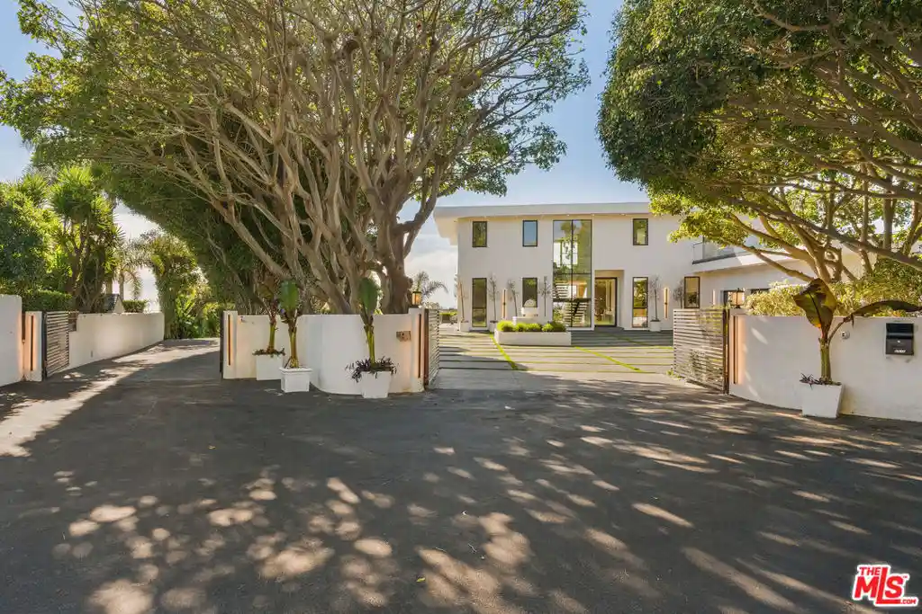 Photo 1 of Mansion for sale at 5931 Kanan Dume Rd, Malibu, CA 90265 | MLS# 26646711 | Listing updated on 2026-07-17