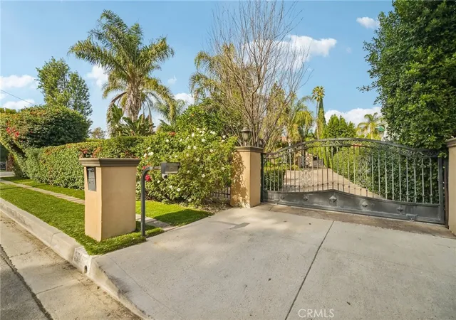 2nd image of 17401 Raymer St, Sherwood Forest, CA 91325 | MLS# SR26027705