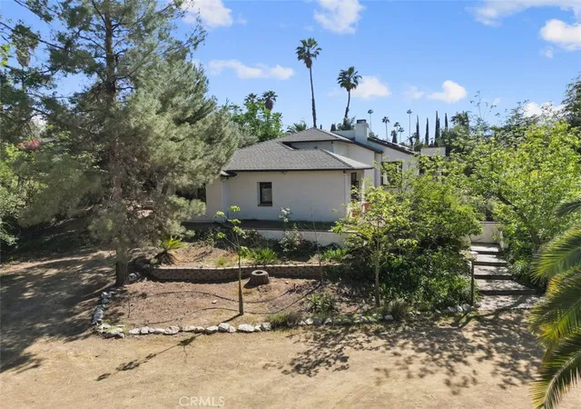 Photo 2 of Sale Pending at 116 Franklin, Redlands, CA 92373 | MLS# DW26027937 | Listing updated on 2026-09-30