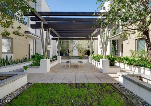 2nd image of 239 S Marengo Ave #303, Pasadena, CA 91101 | MLS# P1-25751