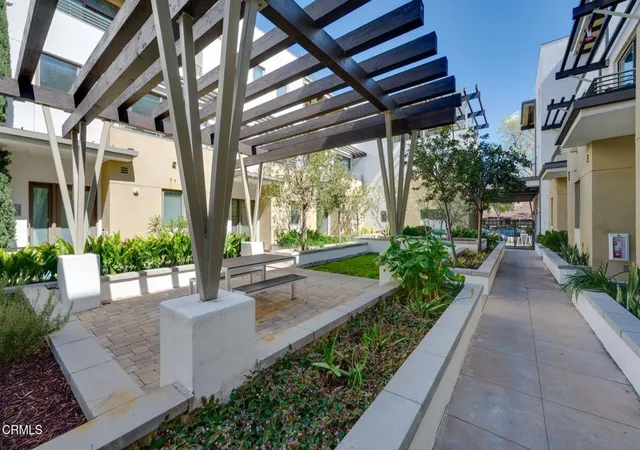 3rd image of 239 S Marengo Ave #303, Pasadena, CA 91101 | MLS# P1-25751