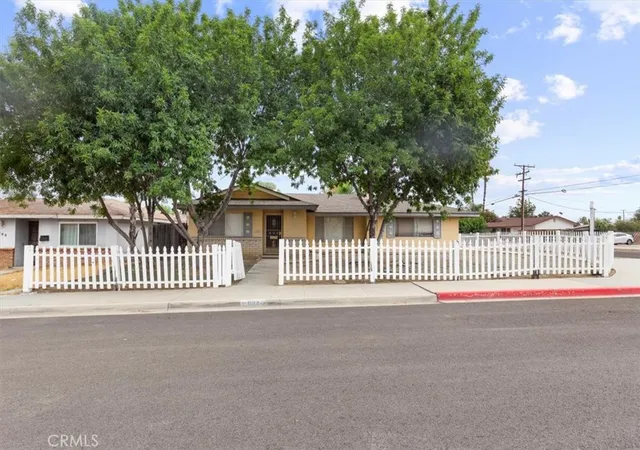 Photo 1 of Sale Pending at 892 Margaret, Hemet, CA 92543 | MLS# SW26028301 | Listing updated on 2026-05-14