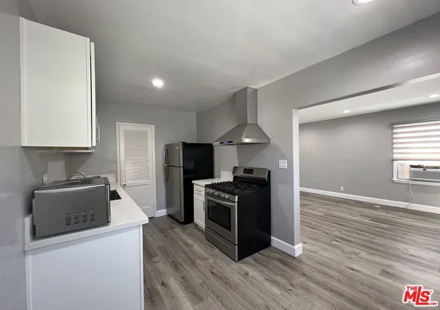 Homes for sale in Santa Monica, CA | 1430 Franklin St #A, Santa Monica, CA 90404 | MLS# 26648747