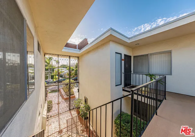 3rd image of 1522 S Centinela Ave #210, Los Angeles, CA 90025 | MLS# 26649061