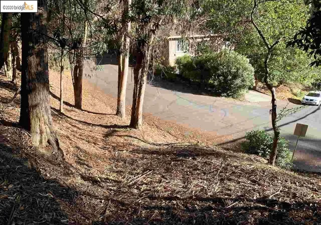 1st image of 6698 Moore Dr, Oakland, CA 94611 | MLS# 41123420