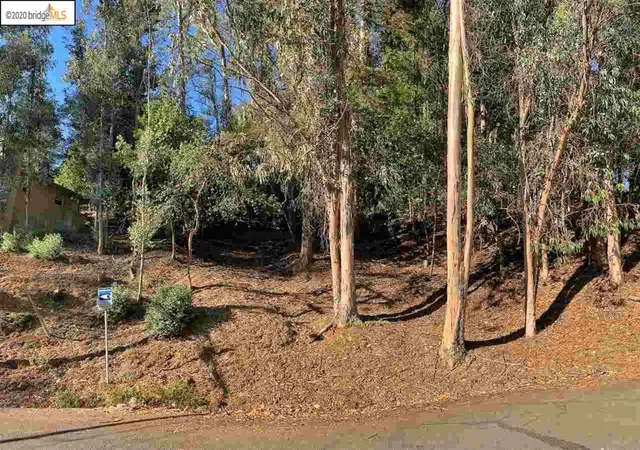 1st image of 6696 Moore Dr, Oakland, CA 94611 | MLS# 41123434