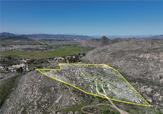 3rd image of 14 Starlight Mesa Dr, Hemet, CA 92544 | MLS# SW26027310