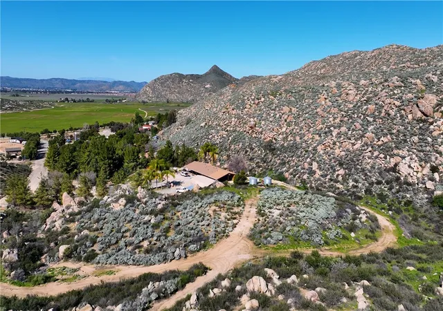 3rd image of 25 Starlight Mesa Dr, Hemet, CA 92544 | MLS# SW26027339