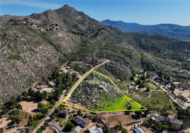 3rd image of 27 Starlight Mesa Dr, Hemet, CA 92544 | MLS# SW26027397