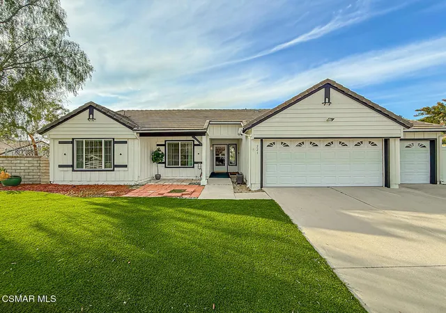 Photo 3 of Single family home for sale at 221 Hazelridge Ct, Simi Valley, CA 93065 | MLS# 226000623 | Listing updated on 2026-05-03