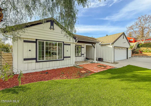 Photo 4 of Single family home for sale at 221 Hazelridge Ct, Simi Valley, CA 93065 | MLS# 226000623 | Listing updated on 2026-05-03