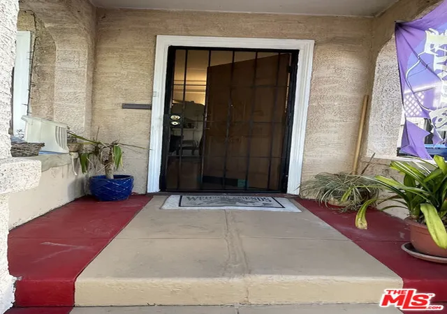 2nd image of 433 N Norton Ave, Los Angeles, CA 90004 | MLS# 26649443