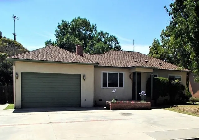 Homes for sale in Visalia, CA | 2327 S Garden St, Visalia, CA 93277 | MLS# MC26029935