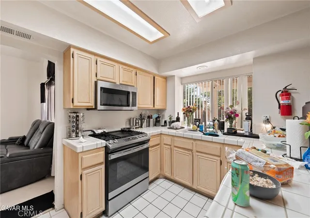 Photo 3 of Single family home for sale at 38145 Lido Dr, Palmdale, CA 93552 | MLS# SR26030031 | Listing updated on 2026-09-25