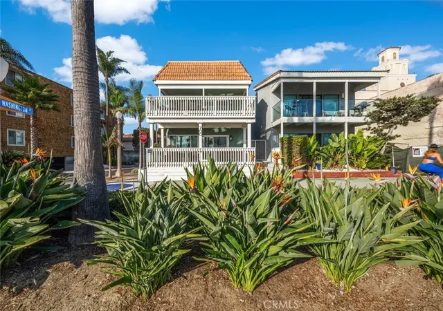 Photo 3 of House for sale at 700 E Oceanfront, Newport Beach, CA 92661 | MLS# OC26030071 | Listing updated on 2026-10-03