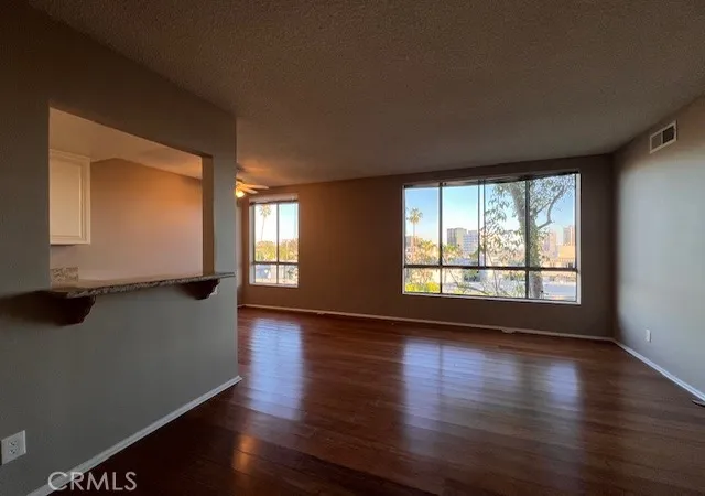 4th image of 622 S Barrington #302, Los Angeles, CA 90049 | MLS# PW26030368