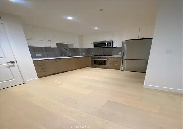 Photo 2 of Condo for sale at 400 S Broadway #1014, Los Angeles, CA 90013 | MLS# SR26027067 | Listing updated on 2026-05-13