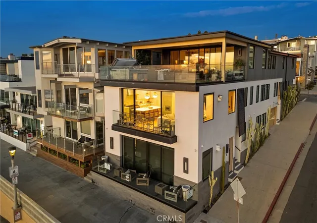 Homes for sale in Manhattan Beach, CA | 2200 The Strand #B, Manhattan Beach, CA 90266 | MLS# SB26028994
