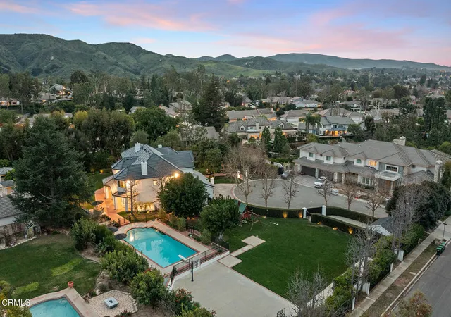 Photo 3 of Single family home for sale at 550 Unique Ln, Simi Valley, CA 93065 | MLS# V1-34600 | Listing updated on 2026-09-30