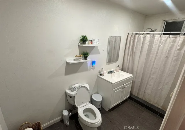Listing Photo 2 - Condo for sale in building located at 1605 W 87th, Los Angeles, CA 90047 - Unit #