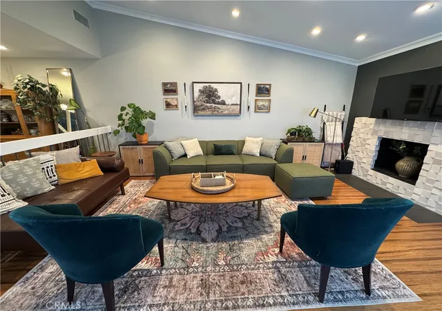 Photo 1 of Sale Pending at 10141 Valley Cir Blvd #4, Chatsworth, CA 91311 | MLS# SR26028516 | Listing updated on 2026-04-14