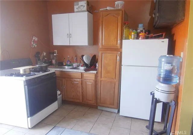 4th image of 8310 S Broadway, Los Angeles, CA 90003 | MLS# DW26031978