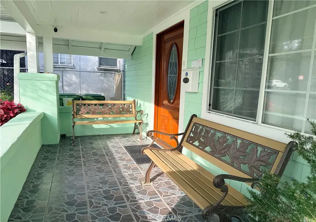 Photo 3 of Single family home for sale at 2656 Cimarron St, Los Angeles, CA 90018 | MLS# SR26030742 | Listing updated on 2026-09-12