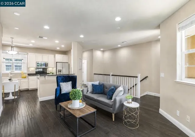 Townhouse for sale at 1121 Haven St, Martinez, CA 94553 | MLS# 41123795