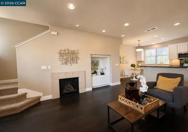 Photo 1 of Townhouse for sale at 1121 Haven St, Martinez, CA 94553 | MLS# 41123795 | Listing updated on 2026-09-13