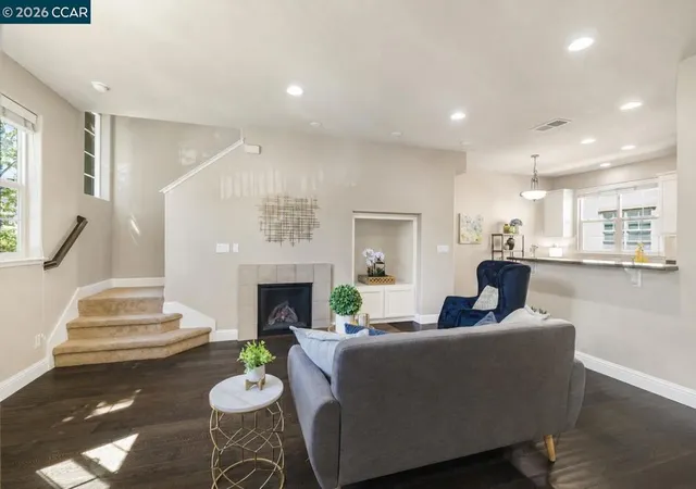 Photo 2 of Townhouse for sale at 1121 Haven St, Martinez, CA 94553 | MLS# 41123795 | Listing updated on 2026-09-13