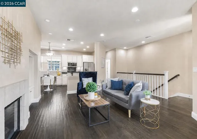 Photo 4 of Townhouse for sale at 1121 Haven St, Martinez, CA 94553 | MLS# 41123795 | Listing updated on 2026-09-13