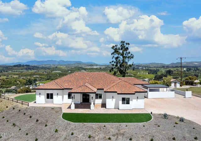 2nd image of 5927 St Maarten Dr, Moorpark, CA 93021 | MLS# V1-34625