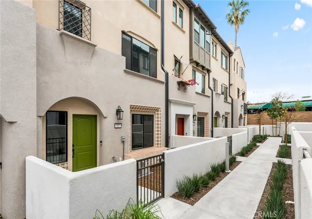 1st image of 107 Kimberwick Ct, Burbank, CA 91506 | MLS# IV26032644