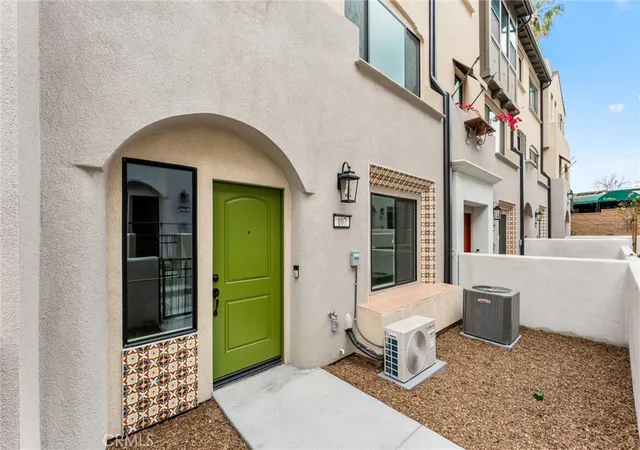 2nd image of 107 Kimberwick Ct, Burbank, CA 91506 | MLS# IV26032644