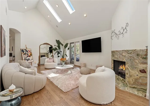 3rd image of 2127 Kress St, Hollywood Hills, CA 90046 | MLS# WS26032674