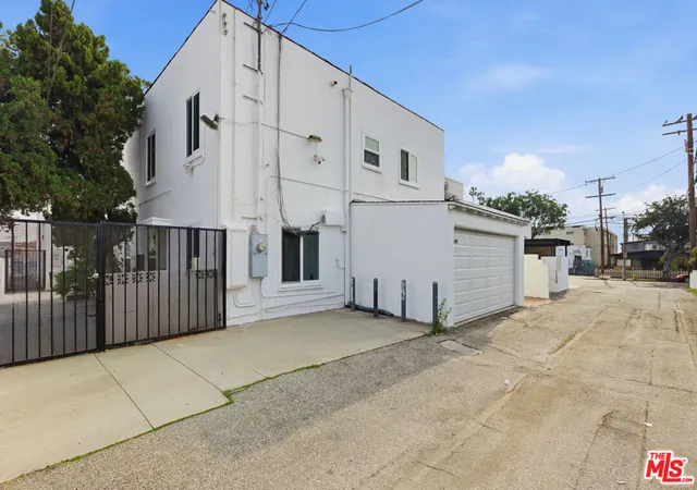 Homes for sale in Santa Monica, CA | 2709 Santa Monica Blvd, Santa Monica, CA 90404 | MLS# 26651121