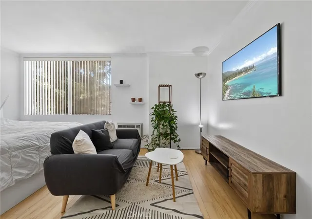 2nd image of 525 S Ardmore Ave #257, Los Angeles, CA 90020 | MLS# SR26032709