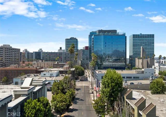2nd image of Park Villas, Los Angeles, CA 90020