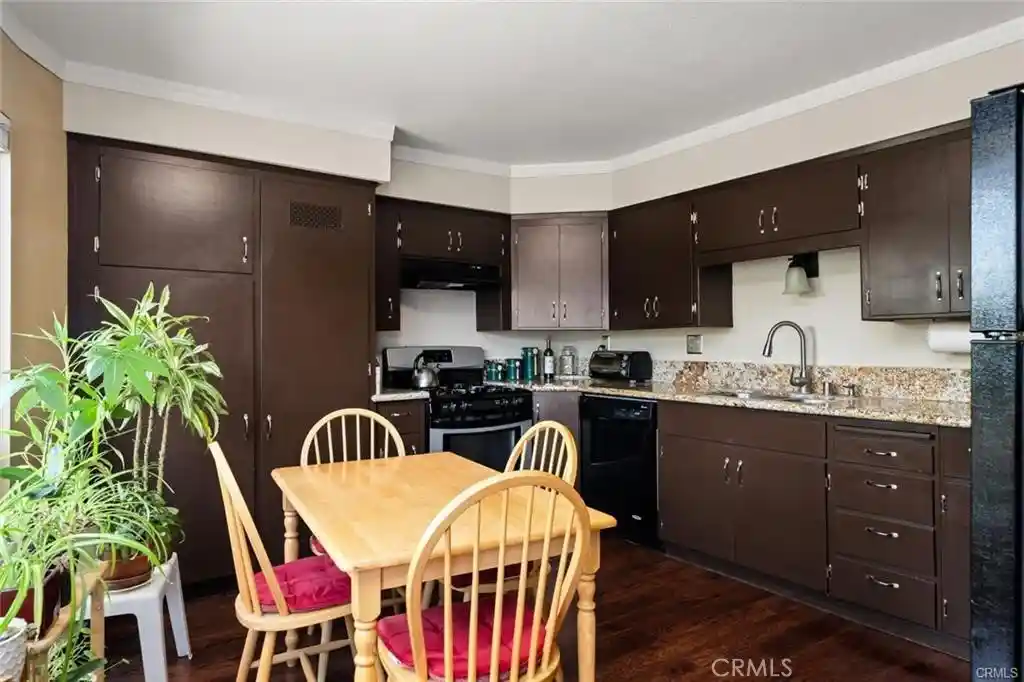 Listing Photo 2 - Condo for sale in 30 Plz Wy located at 30 Plz Wy, Chico, CA 95926 - Unit 30 Plz Way