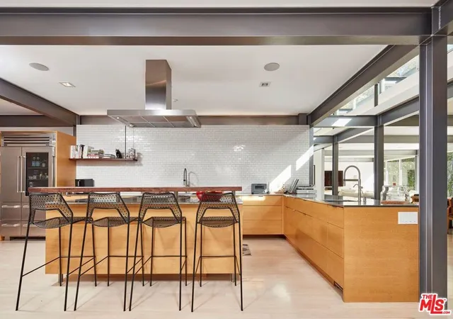 4th image of 15960 Alcima Ave, Pacific Palisades, CA 90272 | MLS# 26651111